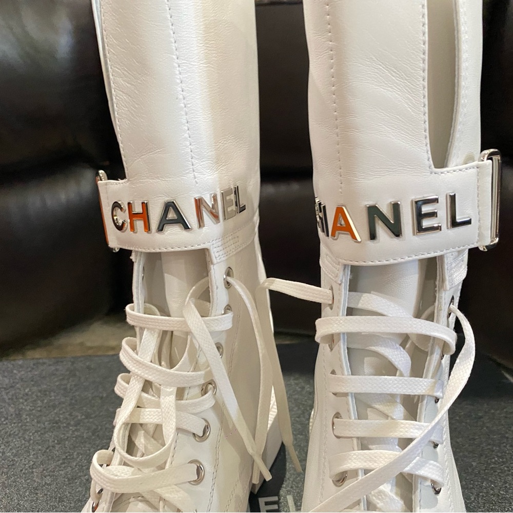 SOLD! Chanel booties white 2022 - Picture 4 of 6